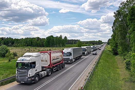 Польша объявила о закрытии с 1 июня границы для грузовиков из РФ и Беларуси