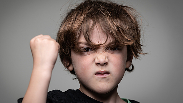 Что делать, если ребёнок ударил родителя? Отвечает психолог