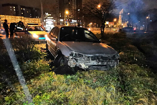 Автомобиль вылетел с дороги, уходя от погони в Выборге