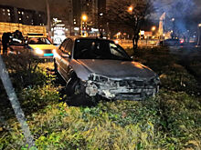 Автомобиль вылетел с дороги, уходя от погони в Выборге