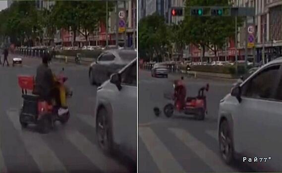 Момент ДТП не попал на видеокамеру в Китае
