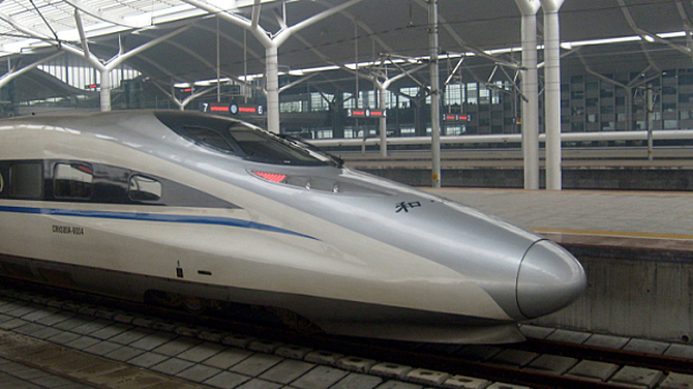Новые поезда в КНР достигают скорости 400 км/ч