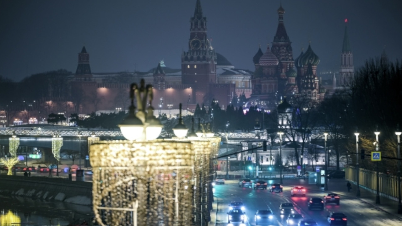 Дрон&nbsp; попал в здание на Мосфильмовской улице в Москве
