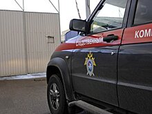 Омские чиновники назвали провокацией "ремонт" дорожных ям обломками плиты с именами героев войны