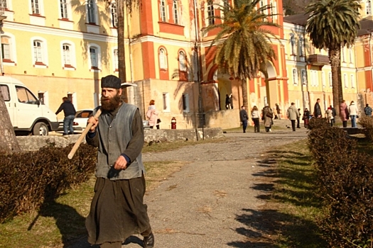 Абхазцы рассказали, что их раздражает в туристах из России