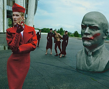 Как дизайнер из Петербурга Илья Бостон вернул моду эры Ленина и Сталина?