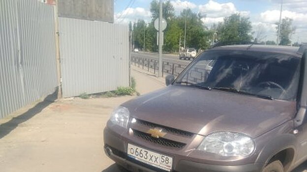 Пензенцы не хотят «перелетать» через автомобили на улице Урицкого