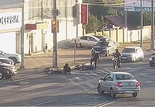 В Волгограде три мотоциклиста столкнулись между собой
