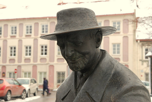 Памятник врачу Цемаху Шабаду, Вильнюс, Литва, Европа