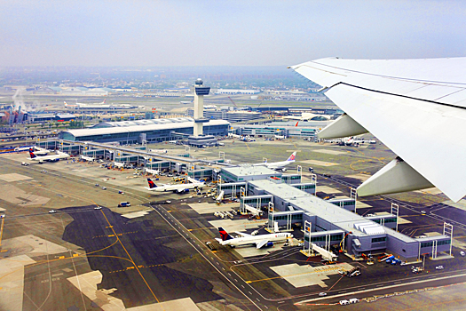 Власти Крыма предложили Раде переименовать аэропорт Кеннеди в честь Бандеры