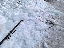 В Нижнем Новгороде наледь с многоэтажки упала на двух девушек, одна погибла