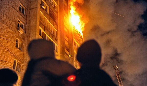 В Балашове из полыхающей многоэтажки эвакуировали 30 человек