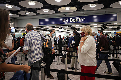 Великобритания отменила коронавирусные ограничения для туристов