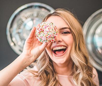 Женщина, которая не любит сладкое: о чем это говорит