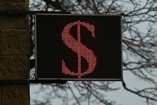 Экономист объяснил снижение спроса на доллары