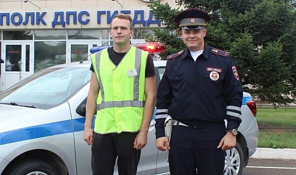 В Красноярске госавтоинспекторы помогли водителю заглохшего на оживлённом перекрёстке автомобиля