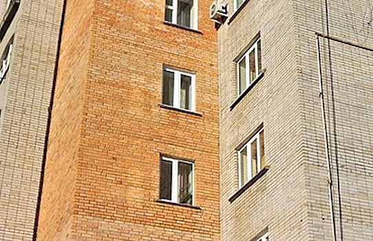 В Смоленске в жилой пятиэтажке обрушилось перекрытие