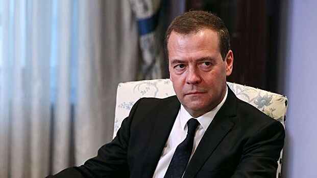 Медведев заявил о планах распространить налоговый режим для самозанятых