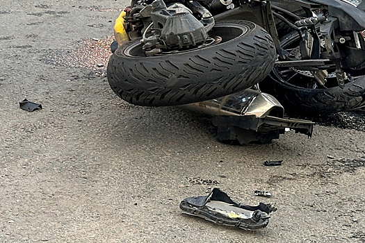 Мотоциклист получили тяжелейшие травмы в ДТП на западе Москвы