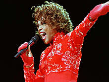 Шер, Уитни Хьюстон и Пол Саймон получат "Грэмми" за вклад в музыку