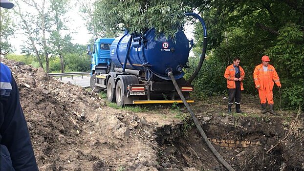 Водопровод на Московском шоссе начали перекладывать по просьбам жителей