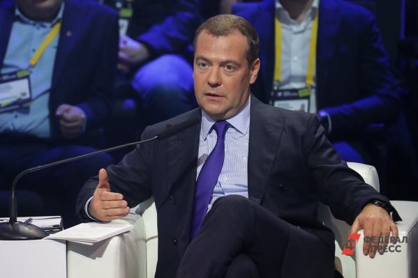Дмитрий Медведев пришел на выборы с женой Светланой
