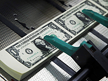 Скупая доллары, Россия развязывает руки Трампу