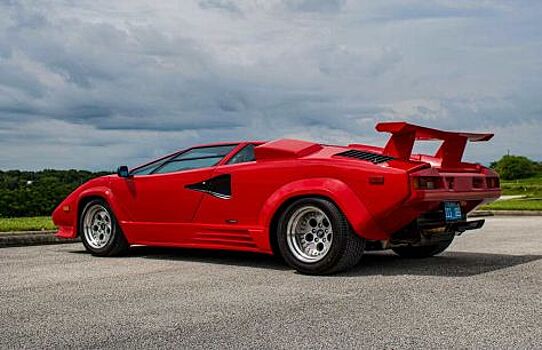На аукционе продают редкий Lamborghini Countach 5000 QV 1988 года