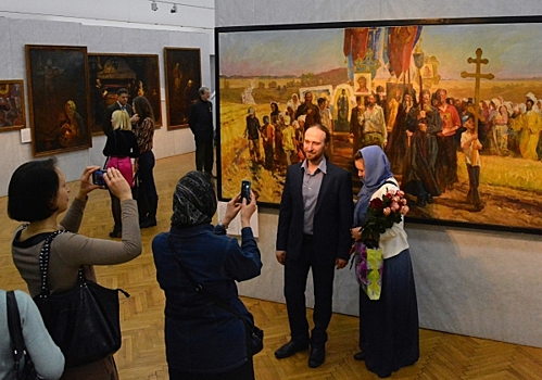 В Воронеже к 23 февраля приурочили открытие выставки картин Андрея Дроздова