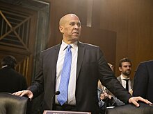 Американский сенатор почти сутки без перерыва критиковал политику Трампа