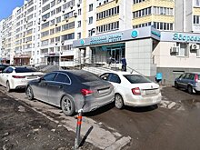 Автовакханалия на Чистопольской: как казанцы превратили тротуар в парковку