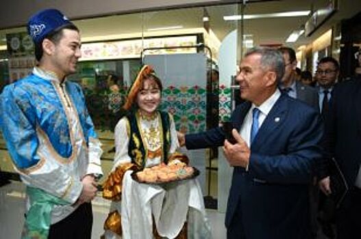 Рустам Минниханов посетил «Город еды» в Китае