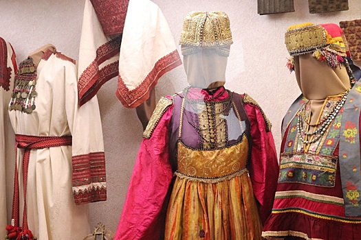 Уникальные исторические костюмы представлены в усадьбе Рукавишниковых
