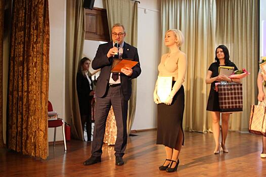 Ирина Сальникова победила в районном фестивале профессионального мастерства «Классный классный года — 2021»