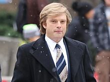 Себастиан Стэн в образе Дональда Трампа — на съёмках фильма про бывшего президента США