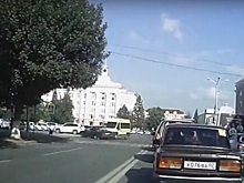 А как же приоритет? Маршрутка протаранила легковушку в центре Уфы. Есть видео