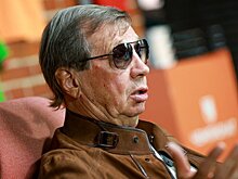 Семин об одежде: «На Wildberries не покупаю, мне интереснее пойти в магазин. Совсем дешевое и слишком дорогое с женой не берем. Я никогда не был модником»