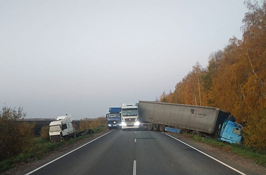 В Курганской области в ДТП погиб водитель большегруза