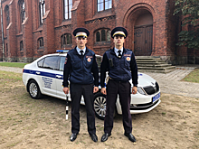 В российских городах полицейские спасают пенсионеров