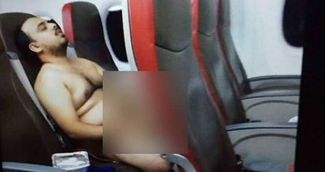 Голый студент из Малайзии устроил просмотр порно в самолете