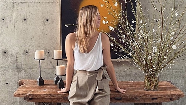 От интерьера с сакурой у Шараповой до Гаги на диване цвета лаванды: где проводят карантин звезды — фото