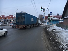 Маршрутка с пассажирами врезалась в фуру на Жуковского