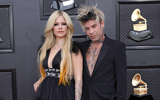 Певица Аврил Лавин обручилась с рэпером Mod Sun