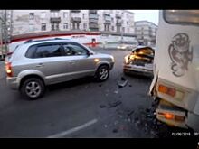 Последствия ДТП с маршруткой и двумя авто в Челябинске попали на видео