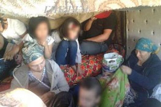 В Красноярском крае задержали водителя без прав с мигрантами в кузове