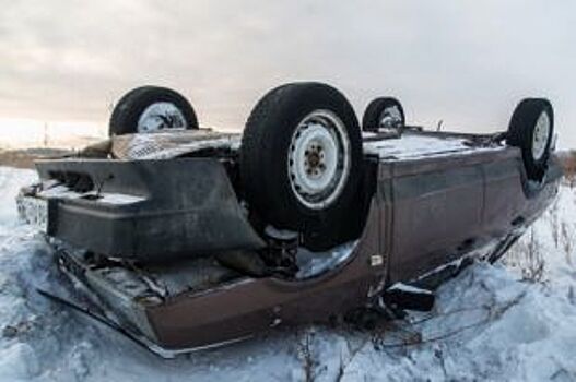 Под Новосибирском водитель погиб в перевернувшейся машине