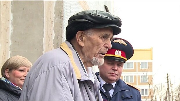 Парад в честь одного человека: курсанты в Смоленской области трогательно поздравили освобождавшего Карелию ветерана. Видео