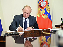 Путин продлил срок госслужбы замглавы МИД и гендиректору ведомства