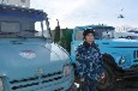 Сотрудник УФСИН России по Курганской области отремонтировал партию грузовых и легковых автомобилей для отправки в зону специальной военной операции