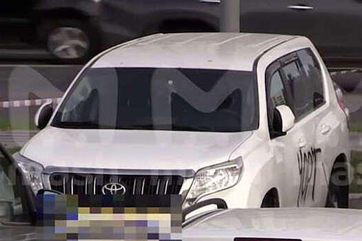 На Toyota военного, к которой прикрепили коробку в Москве, нашли надпись "Черт"
